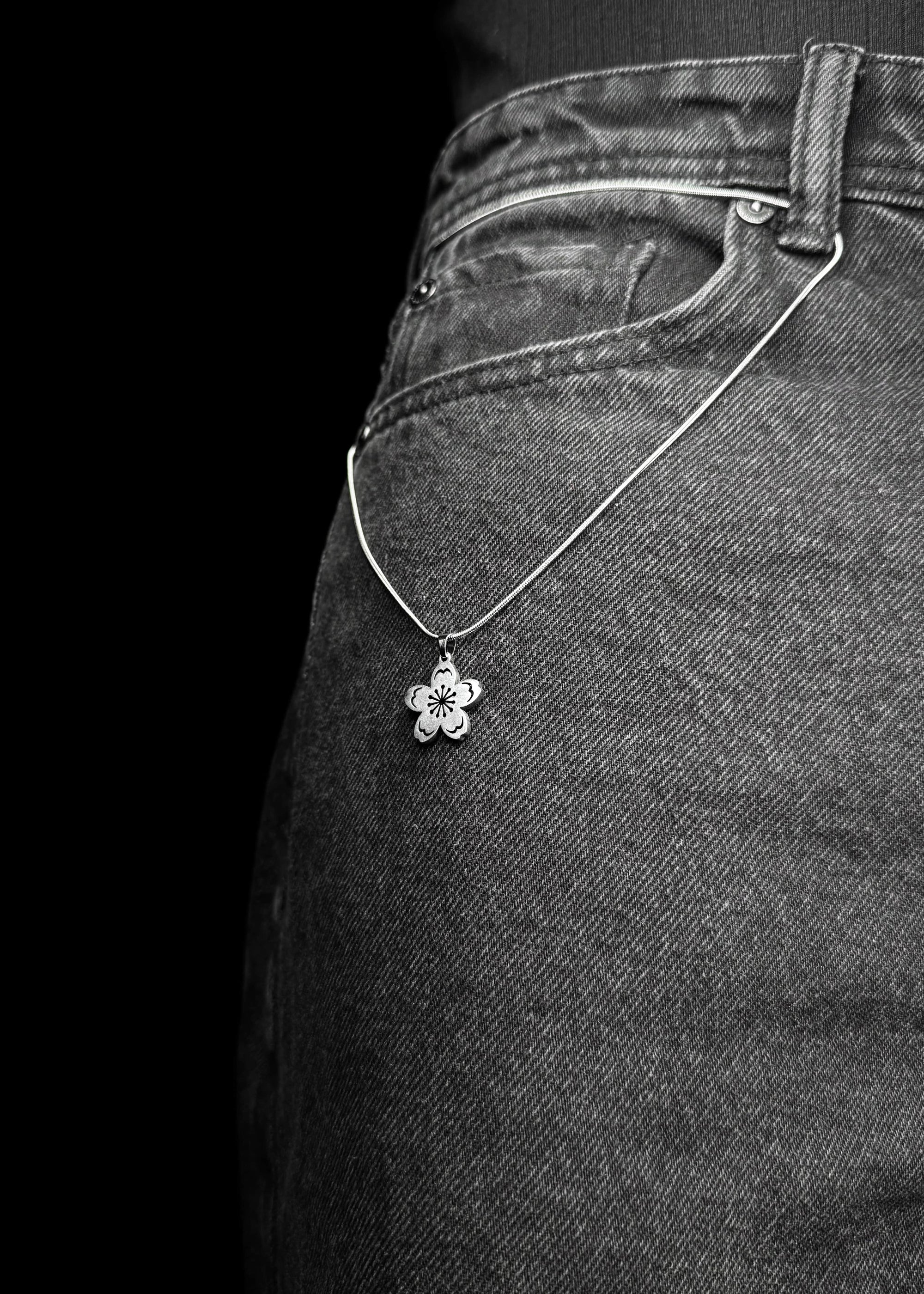 SAKURA / PENDANT WITH CHAIN