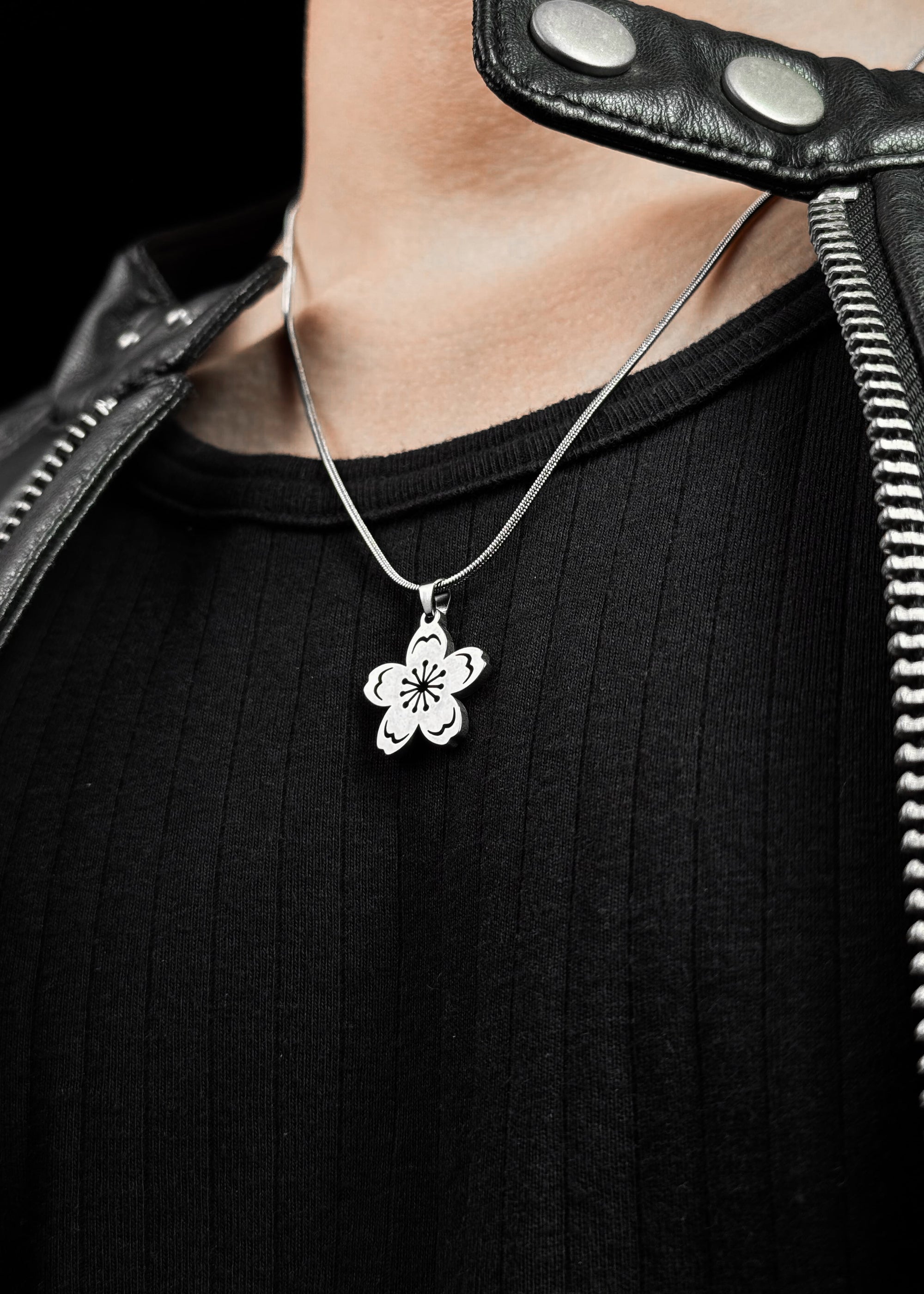 SAKURA / PENDANT WITH CHAIN