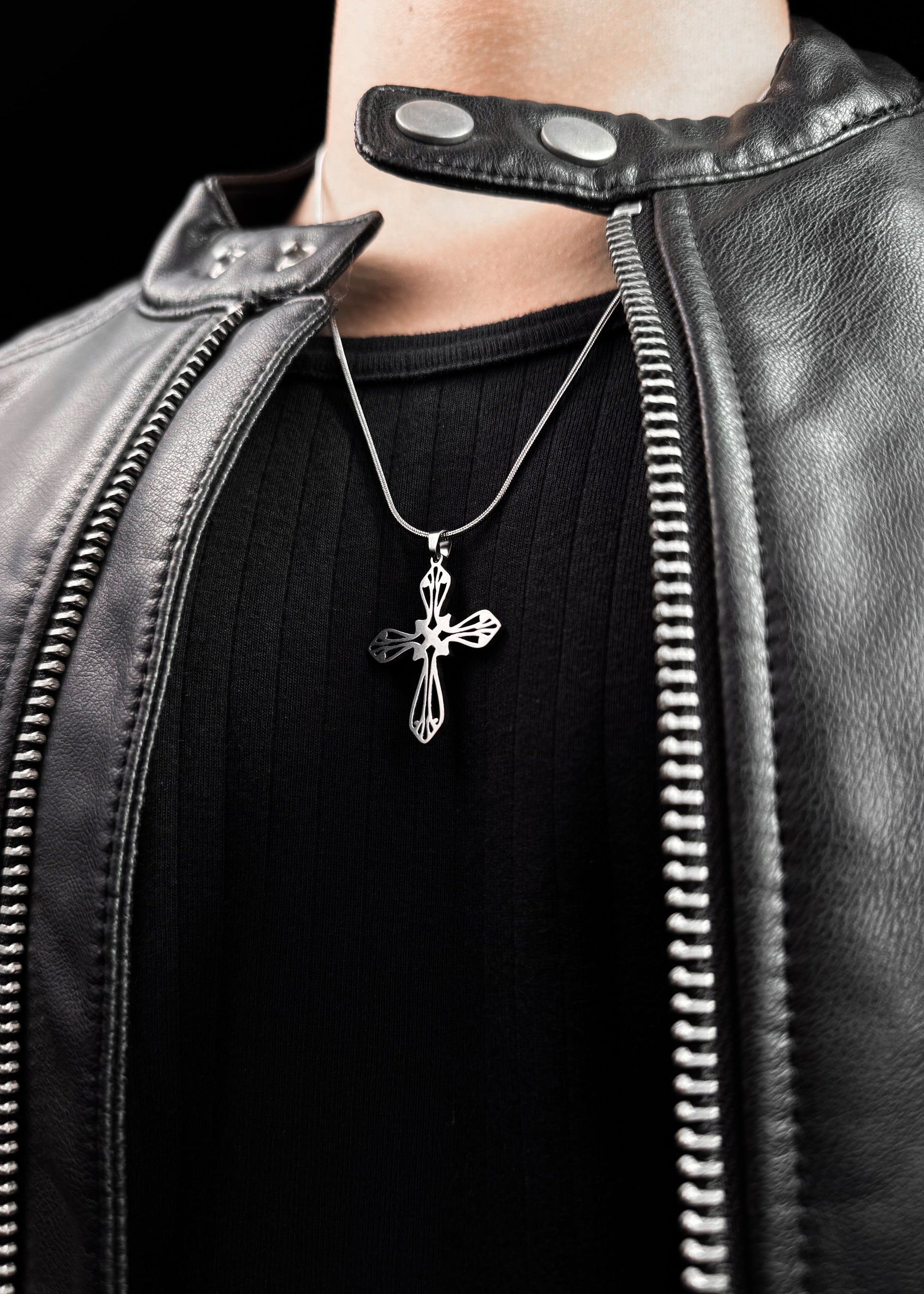 CHROME CORE / PENDANT WITH CHAIN