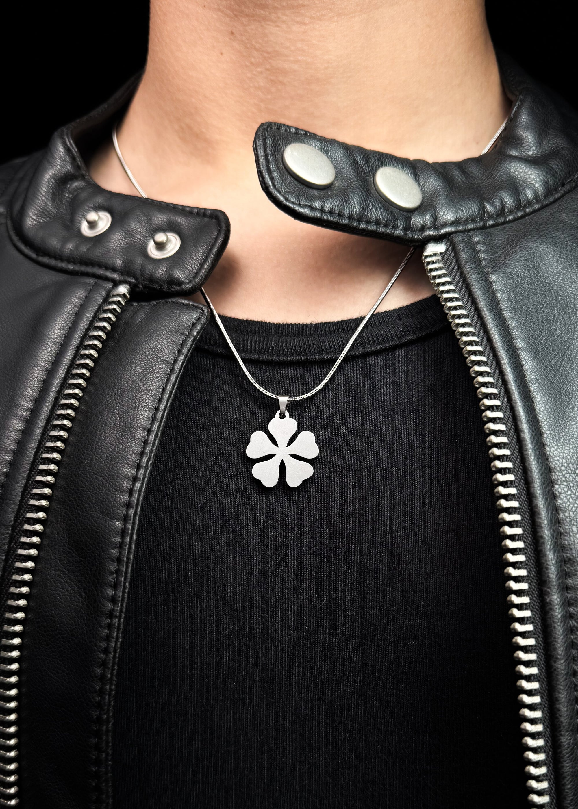 FIVE CLOVER / PENDANT WITH CHAIN