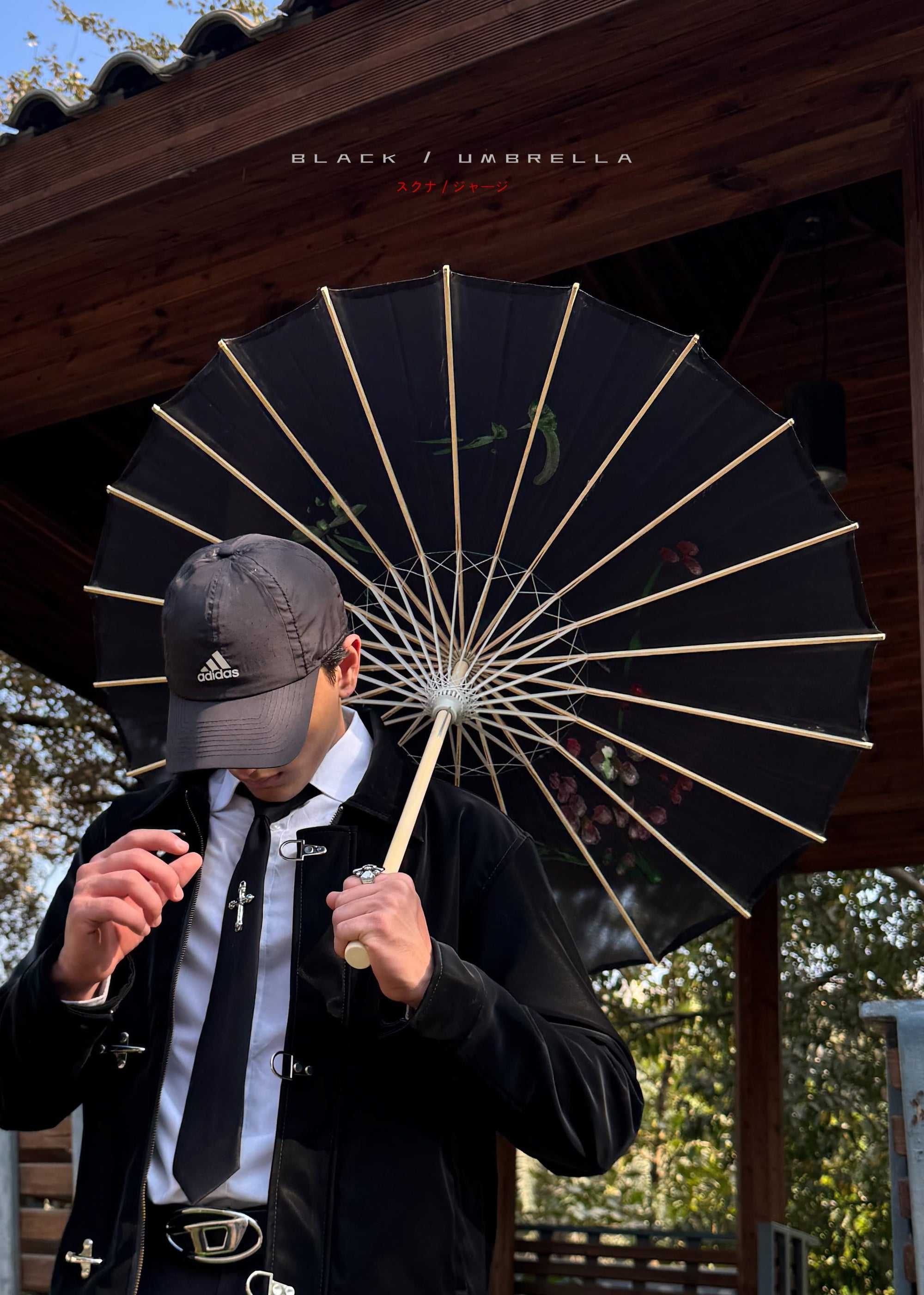 BLACK JAPANESE / WOODEN UMBRELLA