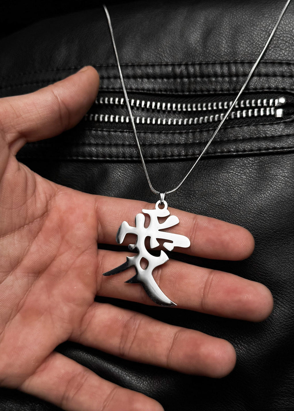 SAND KING / PENDANT WITH CHAIN