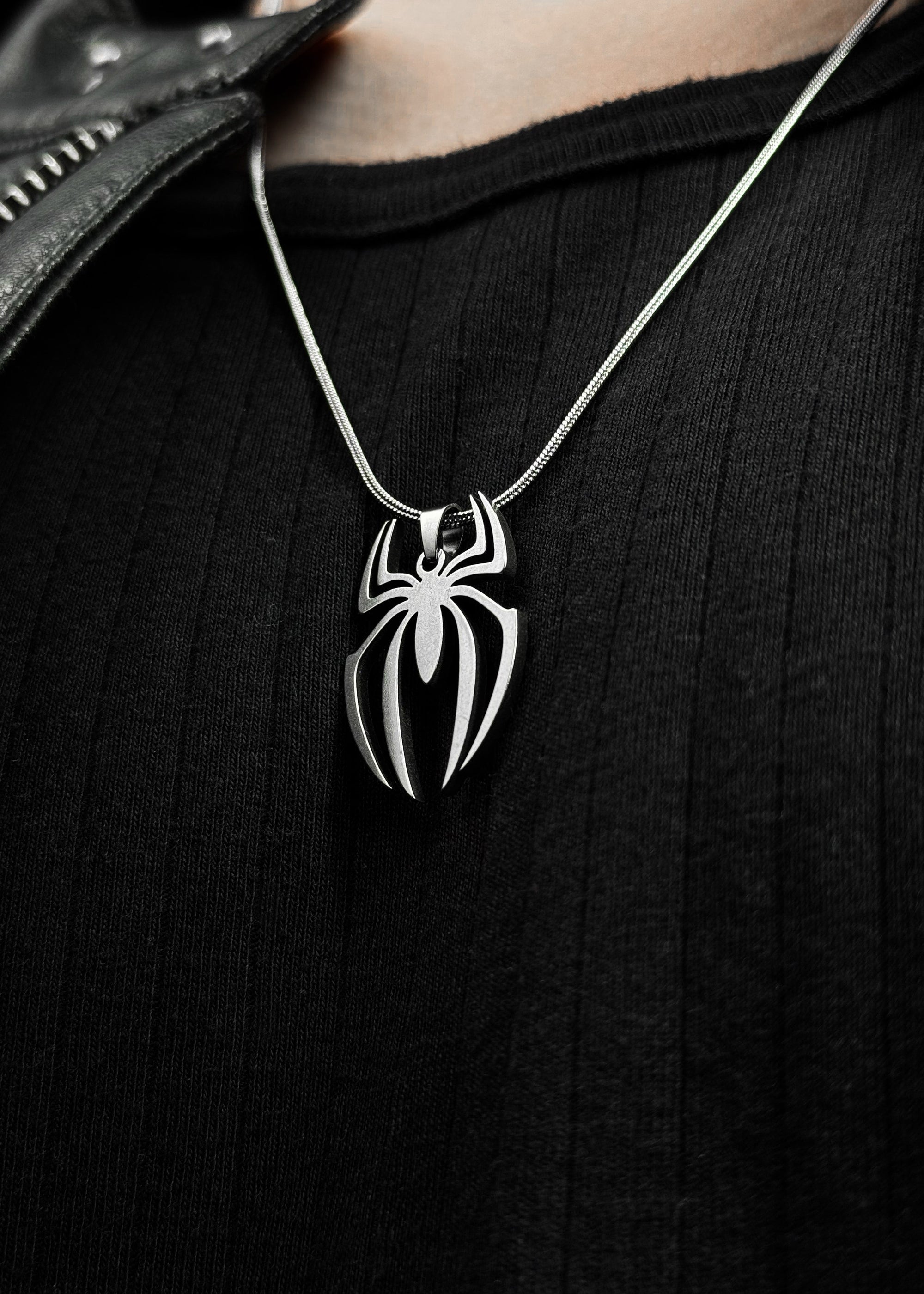 SPIDER / PENDANT WITH CHAIN
