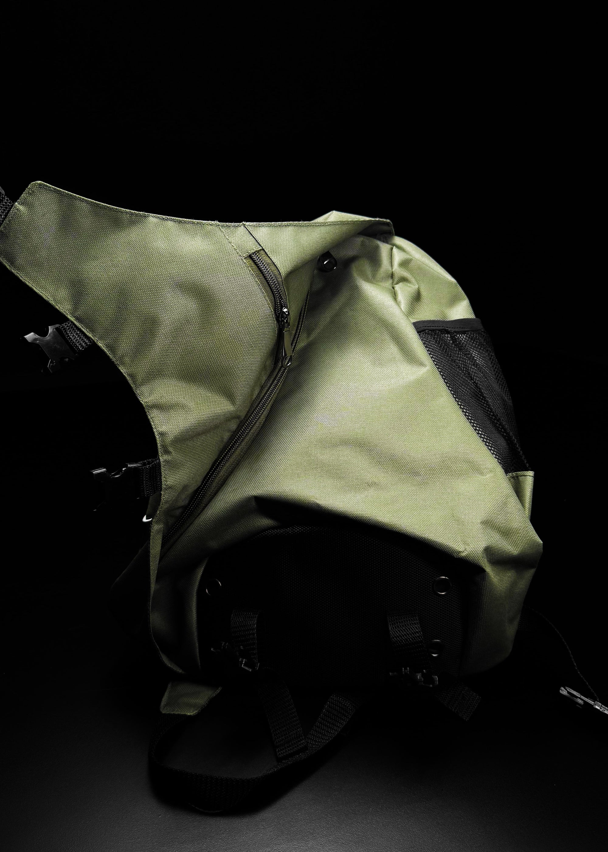 AOT / CROSSBODY BACKPACK