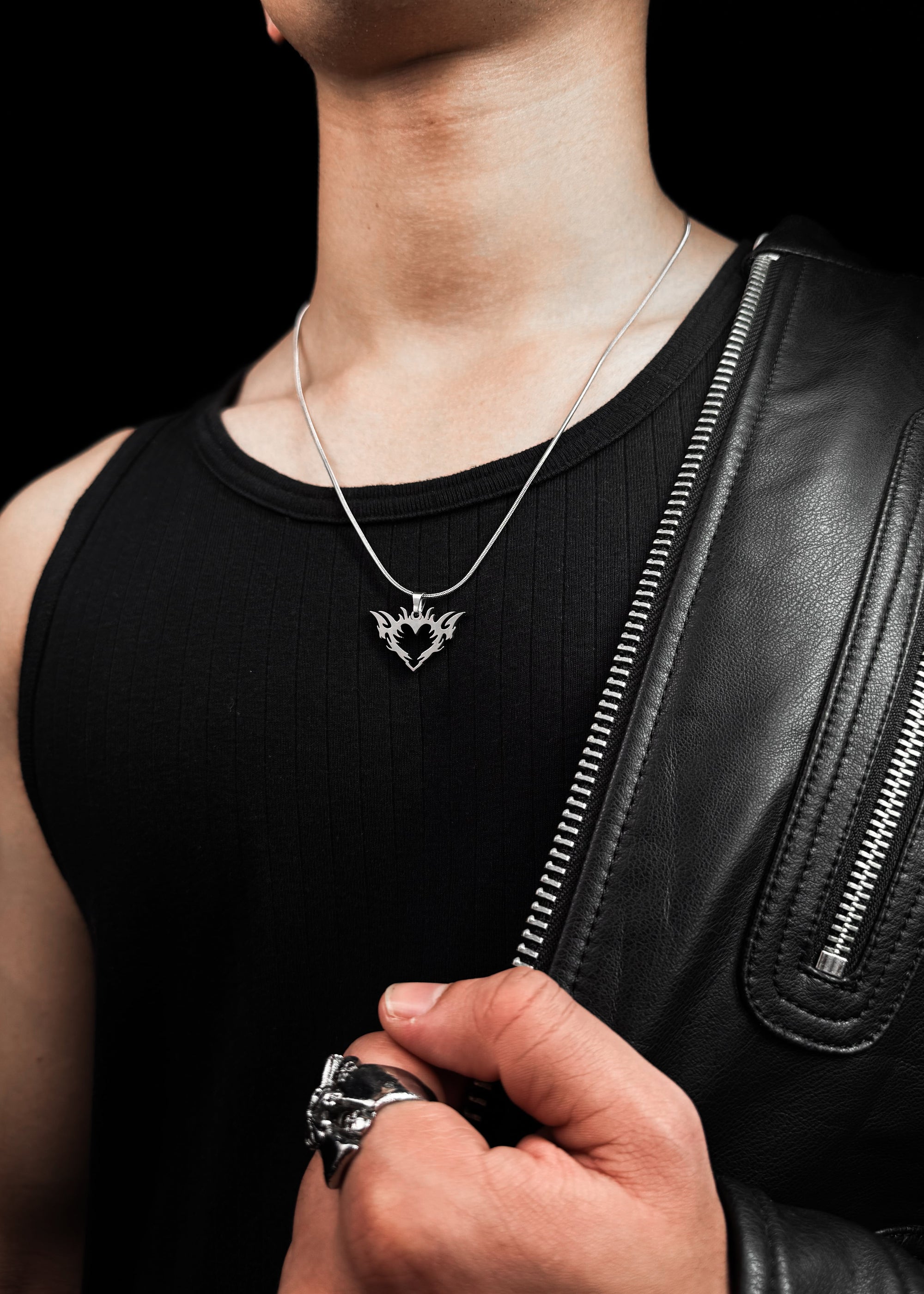 HEART GOTH / PENDANT WITH CHAIN