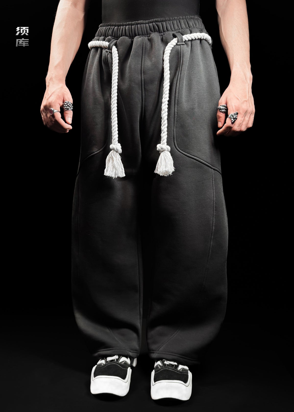 BLACK CURSED ROPE / SWEATPANTS