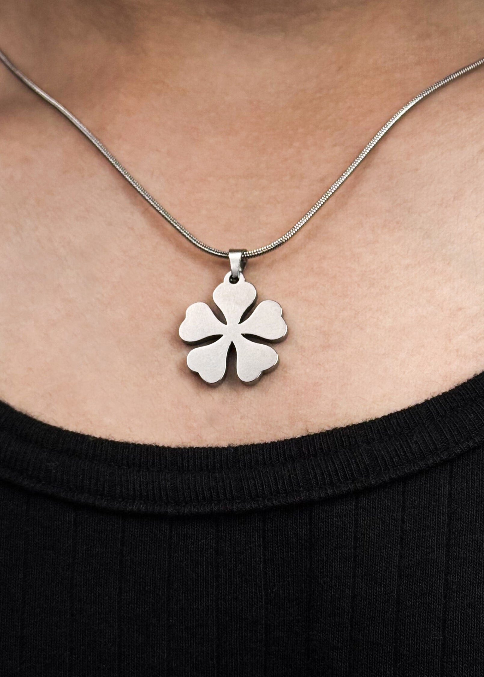 FIVE CLOVER / PENDANT WITH CHAIN
